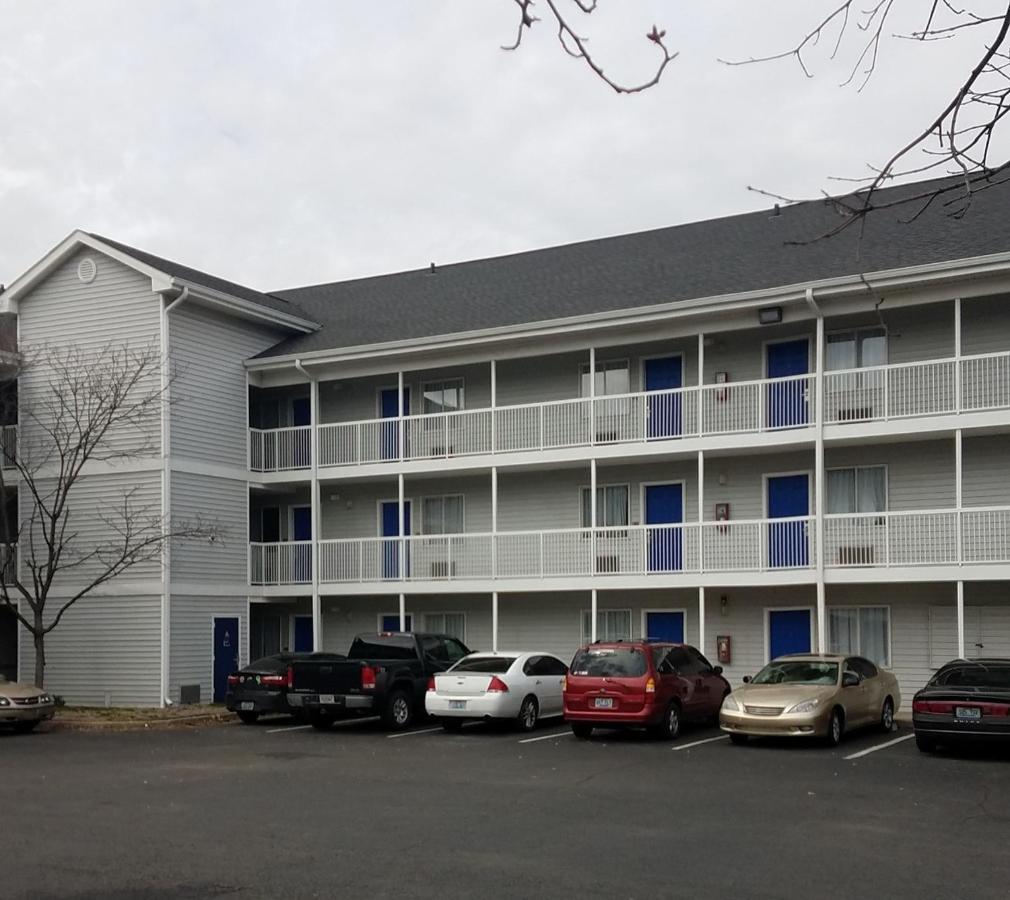 Intown Suites Extended Stay Louisville Ky - Airport Eksteriør billede